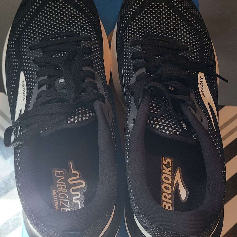 Brooks REVEL 6 MENS SIZE 9 - Picture 4 of 9